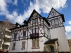 Ansicht Straße - Attraktive Wohnung mit viel Platz und Charme