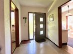 Eingang inn EG - Mittelpunkt für die Familie mit Garten, Garage und Einlieger-Wohnung