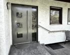 Hauseingang - Mittelpunkt für die Familie mit Garten, Garage und Einlieger-Wohnung