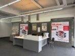 Eingang : Empfang - Stark frequentierte Ladenfläche mit großer Fensterfront