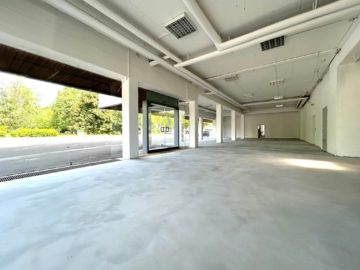 Stark frequentierte Ladenfläche mit großer Fensterfront, 97421 Schweinfurt, Verkaufsfläche