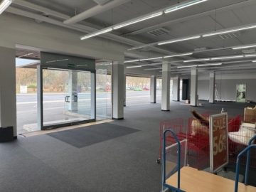 Stark frequentierte Ladenfläche mit großer Fensterfront, 97421 Schweinfurt, Verkaufsfläche