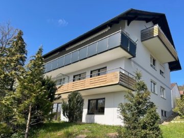 Koffer packen und einziehen! Gepflegte 4-Zimmer-Wohnung mit Balkon in schöner Lage von Bad Bocklet, 97708 Bad Bocklet, Etagenwohnung