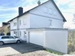 Ansicht Straße - Koffer packen und einziehen! Gepflegte 4-Zimmer-Wohnung mit Balkon in schöner Lage von Bad Bocklet