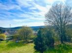 Aussicht - Koffer packen und einziehen! Gepflegte 4-Zimmer-Wohnung mit Balkon in schöner Lage von Bad Bocklet